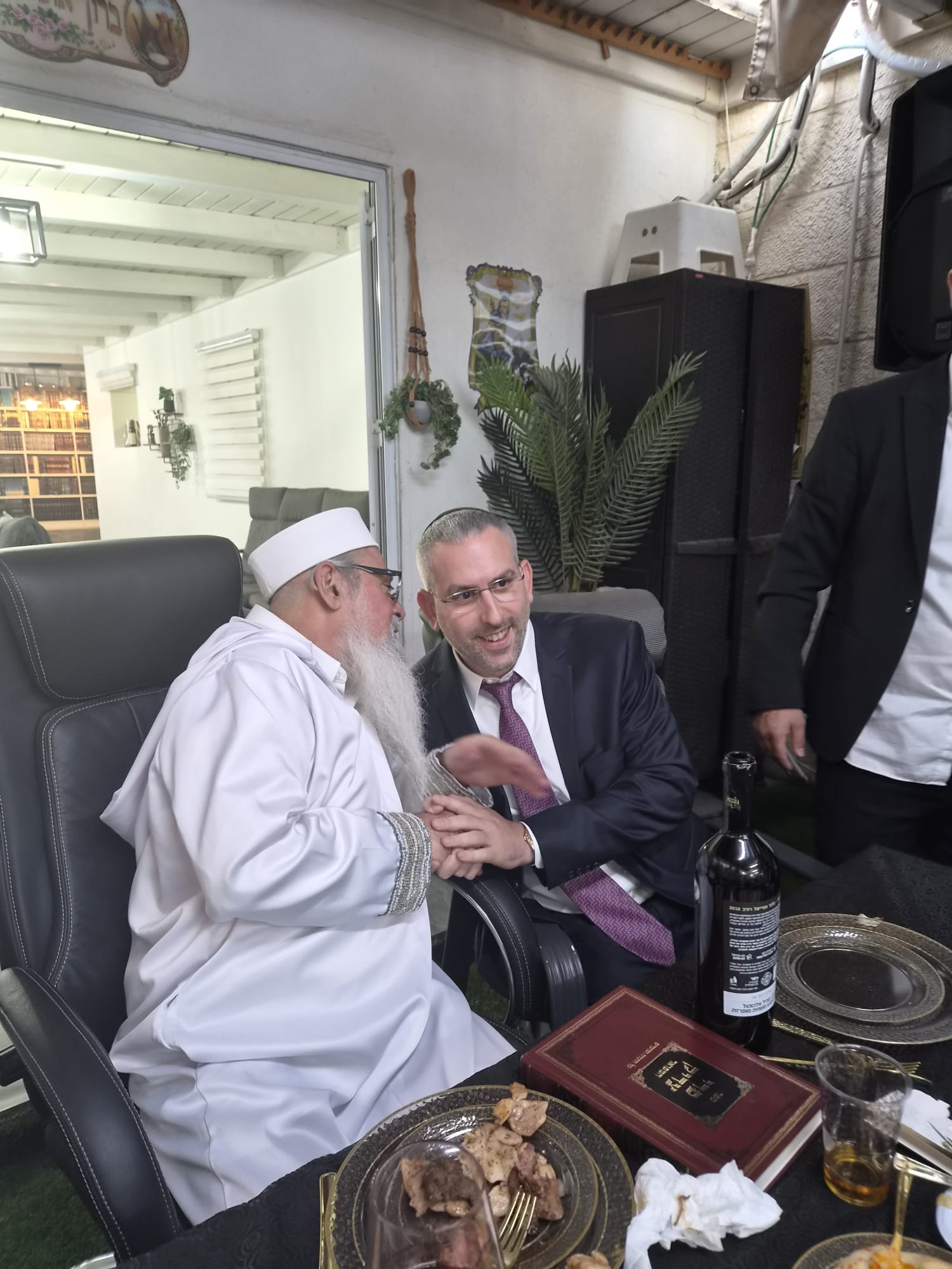 במעמד הקבלת פני רבו: המקובל חשף מה אמר רבי אלעזר אבוחצירא זצוק״ל על ערוץ 2000?
