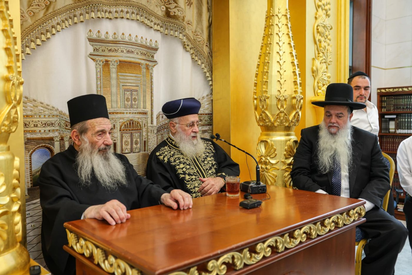 המעמד המיוחד ב"יביע אומר" (צילום: נתנאל לווינשטיין)