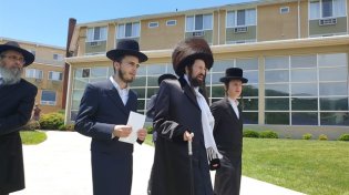 כ''ק אדמו''ר ממעזבוז שליט''א הגיע לביקור חיזוק במיאמי בקרב הקהילה היהודית במקום - צפו גלריה