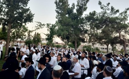 "מלחמה על הבית" - עקב פתיחת קיוסק בשבת  בעיר חריש - אלפים ערכו קבלת שבת ברחובה של עיר
