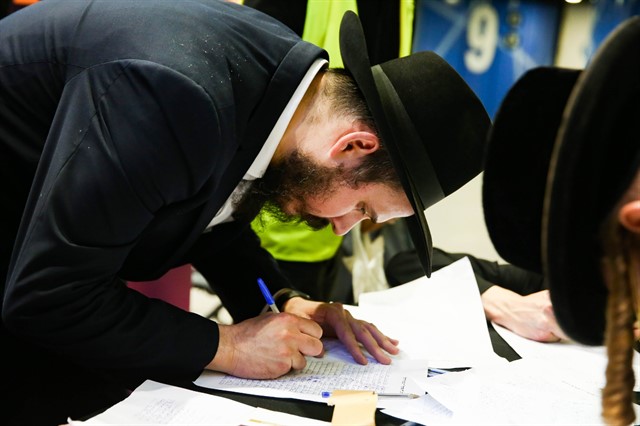 15,000 בהתוועדות עוצמתית ערב יום ההילולא ● גלריה מיוחדת 15,000 בהתוועדות עוצמתית ערב יום ההילולא ● גלריה מיוחדת