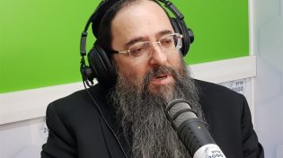 צפו : הרב בוחבוט מאתגר את רון קובי "אני מזמין אותך ללמוד איתי הלכות שבת"