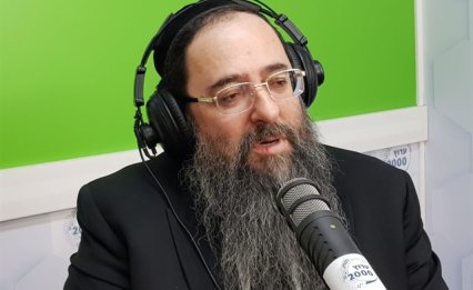 צפו : הרב בוחבוט מאתגר את רון קובי  "אני מזמין אותך ללמוד איתי הלכות שבת"