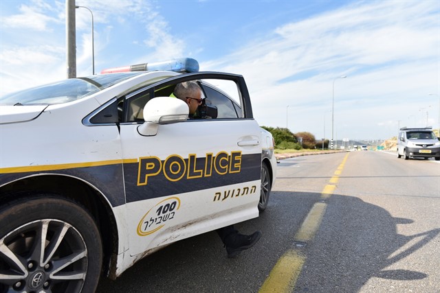 נס ברגע האחרון תינוקת חולצה מרכב