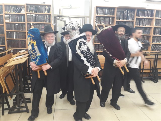 מרגש : המשטרה השיבה את ספרי התורה שנגנבו מרגש : המשטרה השיבה את ספרי התורה שנגנבו