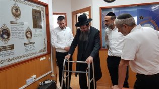 תיעוד : רבה הראשי של טבריה הגיע לביקור מיוחד לקראת חג השבועות בערוץ 2000