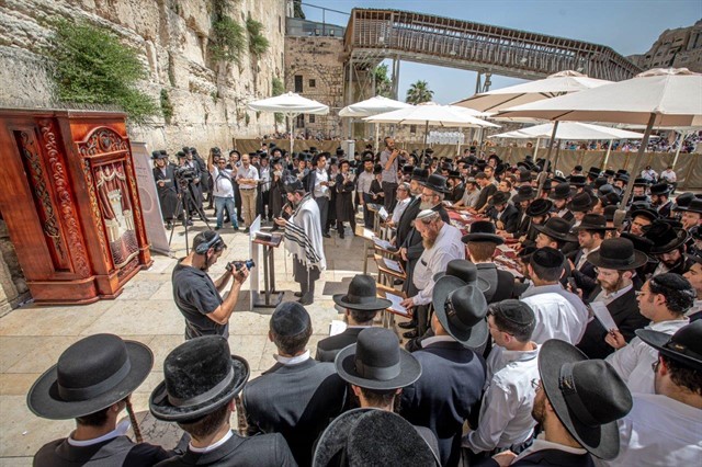 רבבות בעצרות תפילה והודיה ברחבי העולם לציון 'יום השחרור וההצלה' העצרת המרכזית בישראל התקיימה בכותל המערבי