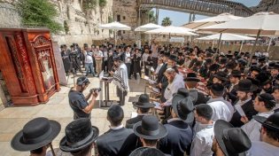 רבבות בעצרות תפילה והודיה ברחבי העולם לציון 'יום השחרור וההצלה' העצרת המרכזית בישראל התקיימה בכותל המערבי
