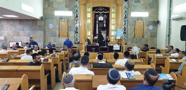 עשרות מתושבי מודיעין התקבצו לשיעור חיזוק לקראת חג מתן תורה