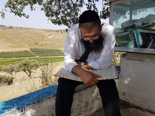 צפו בגלריה : הרב שמעון מועלם בציונו של השל"ה הקדוש צפו בגלריה : הרב שמעון מועלם בציונו של השל"ה הקדוש