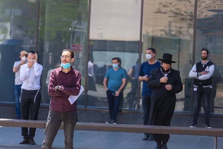 רבה של אור יהודה הנחה את הגבאים: "חוזרים להתפלל מחוץ לבתי הכנסת" רבה של אור יהודה הנחה את הגבאים: "חוזרים להתפלל מחוץ לבתי הכנסת"