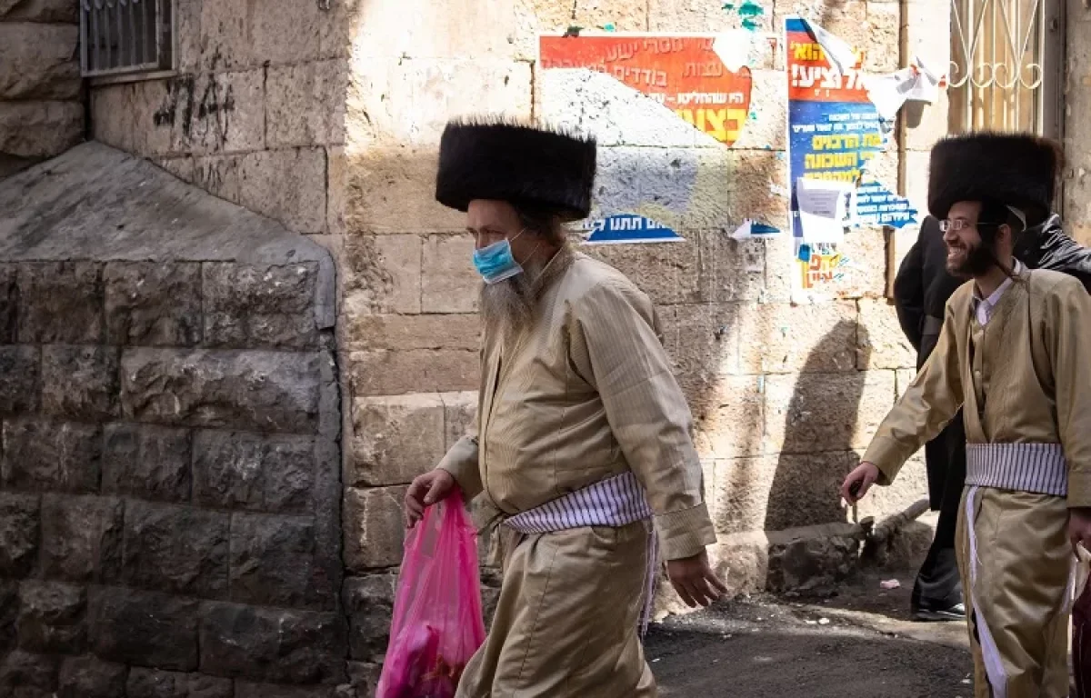 פסק הלכה מפתיע: "אם המסכה מציקה, מותר להתגלח בערב שבת בשלושת השבועות"