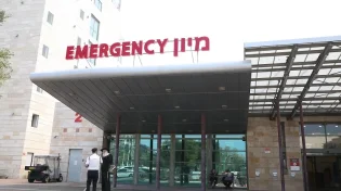 הפסק של ראב"ד &rsquo;העדה החרדית&rsquo;: האם מותר להיכנס בשערי בית חולים בשבת כשאין פיקוח נפש?