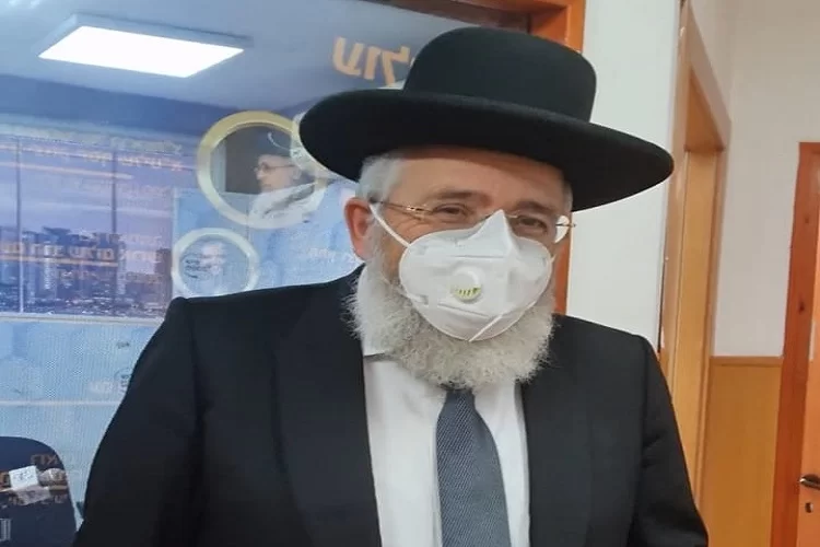 רבה של אור יהודה נדבק בנגיף קורונה: "קמתי הפוך הרגשתי פיצוצים בראש" רבה של אור יהודה נדבק בנגיף קורונה: "קמתי הפוך הרגשתי פיצוצים בראש"