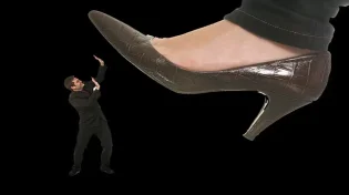 אישה חזקה וגבר חלש