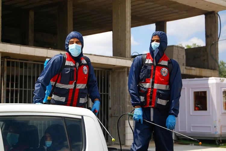גדולי הדיינים פסקו: "כל מי שיש לו תסמינים – אין לו להתענות כלל"