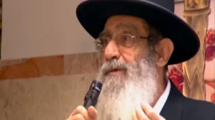 רבה של בני ברק: "מי שלא יכול לכסות את הפנים, שלא ייכנס לבית הכנסת"