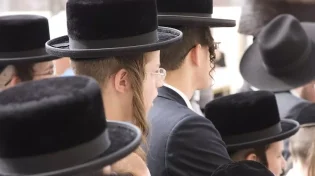 הרב מקרעטשניף לחסידיו: "תרחמו עליי! אסור לצאת מהבית עד לביצוע הבדיקה"