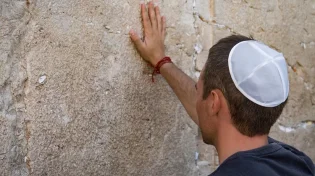 למה התפילות שלי לא מתקבלות? 9 דברים המעכבים את התפילה מלהתקבל