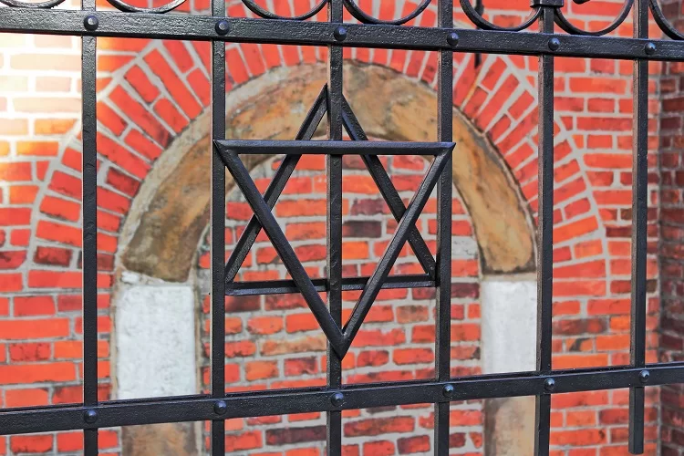 הבית דין האשכנזי והספרדי של ביתר קראו לגבאים: "לא לפתוח את בתי הכנסת" הבית דין האשכנזי והספרדי של ביתר קראו לגבאים: "לא לפתוח את בתי הכנסת"