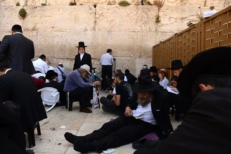 הלכות תשעה באב סעודה מפסקת