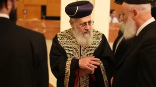הקורונה: לאחר התייעצות עם בכירי הרופאים הגר"י יוסף פסק בעניין החייבים והפטורים מהתענית