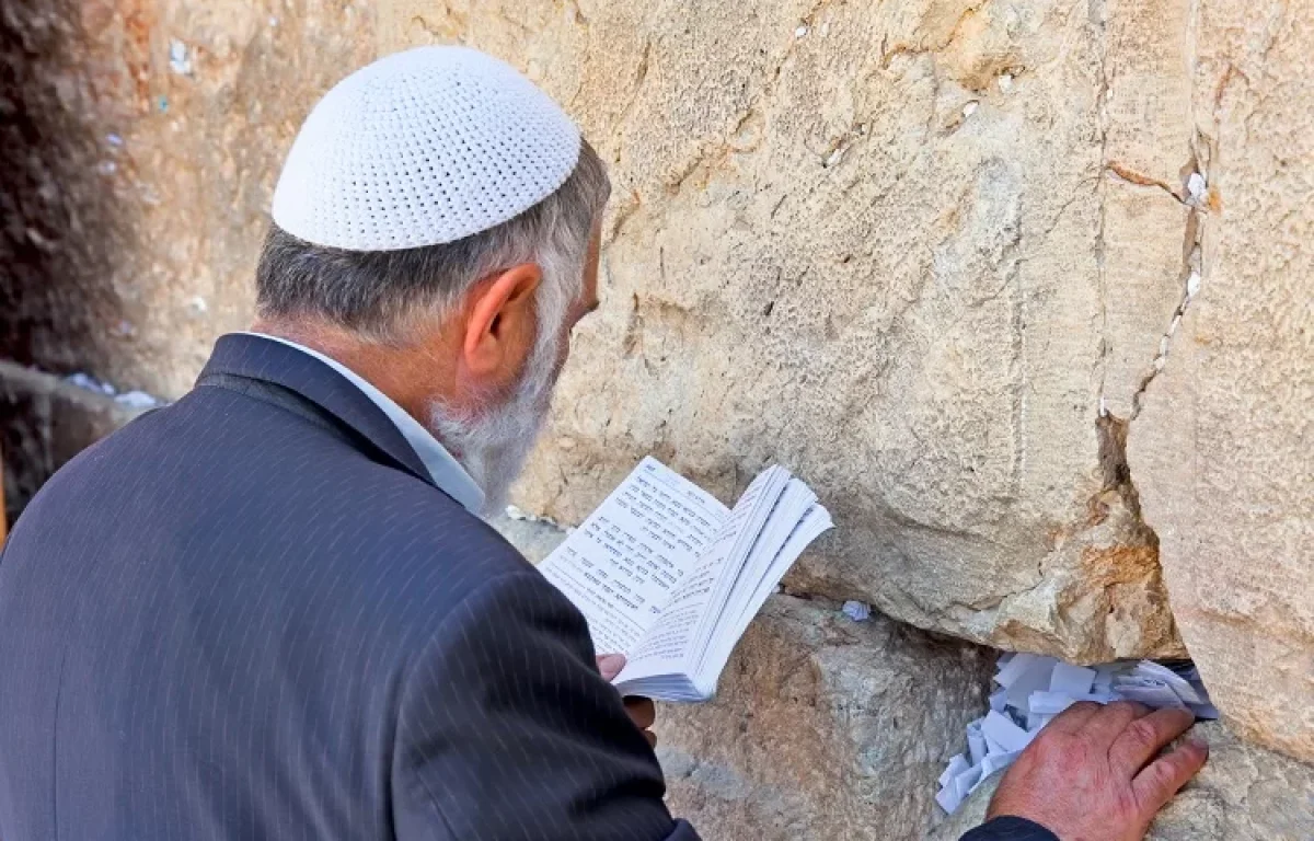 הרואה את הכותל המערבי – מה יעשה?