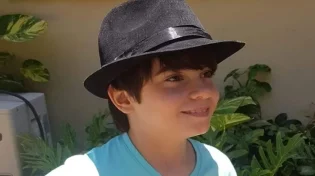 סער מיכאל מבית ספר למוסיקה בביצוע נדיר לשיר ישמע האל בערוץ 2000