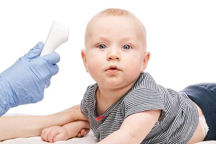 האם לערוך ברית לתינוק חיובי לקורונה? הדיין הרב יהודה אריה דינר פסק