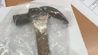 התפללו: תלמיד תיכון הותקף על ידי חברו באמצעות פטיש