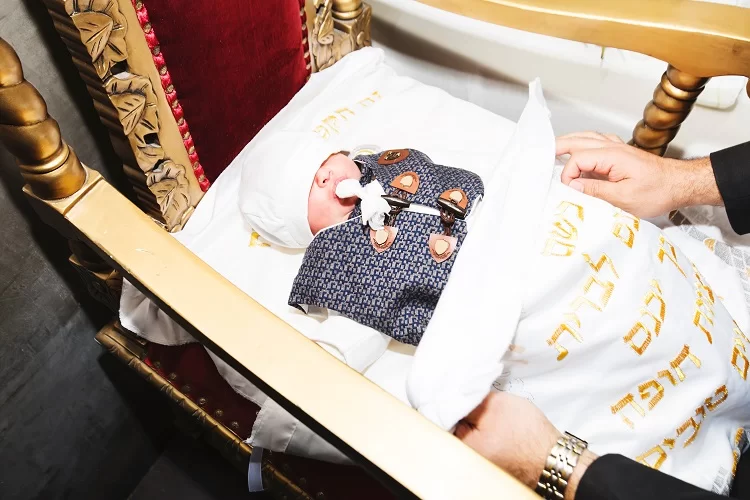 מחפיר: מפלגה בדנמרק מציעה: 6 שנות מאסר על קיום ברית מילה