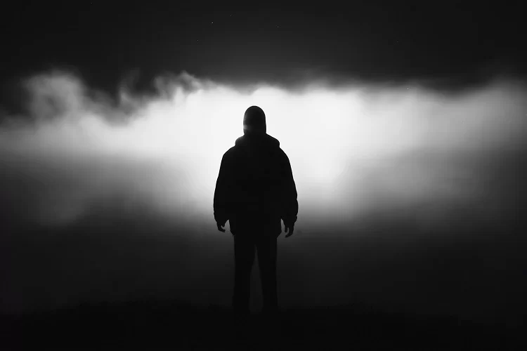 החפץ חיים: הדמות המסתורית שיוצאת בכל לילה החפץ חיים: הדמות המסתורית שיוצאת בכל לילה