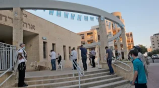 הרבנים קוראים לא להגיע לבתי הכנסת לאלו שפיתחו תסמינים לקורונה
