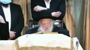 הרב חיים קנייבסקי בקבלת פני רבו שמחת בית השואבה