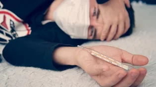 השתוללות נגיף הקורונה: "אלפים נאנקים מכאב"