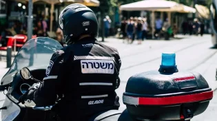 הכרעה חריגה: הגאון רבי משה שטרנבוך: "אין לצרף למניין את המוסרים לשלטונות"