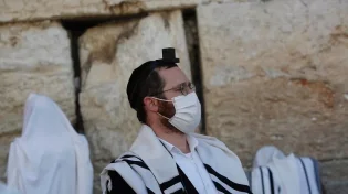 הפוסק הגרי"א דינר: "למרות הקושי - שכר גדול בשמיים על חבישת מסכה"