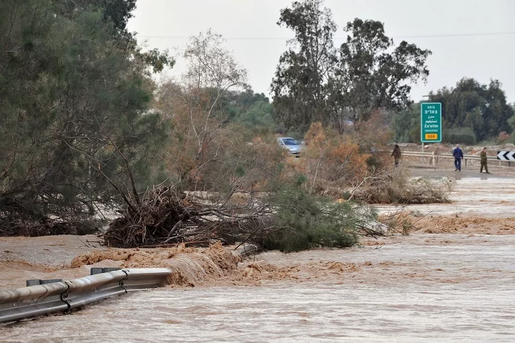 דריכות בכוחות ההצלה: מזג אוויר סוער וחשש להצפות במקומות המועדים