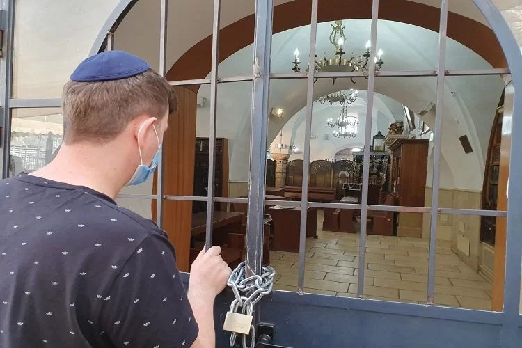 התרגשות: לאחר למעלה מחודש שהיה סגור, נפתח ציון הרשב"י למתפללים