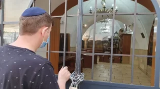 התרגשות: לאחר למעלה מחודש שהיה סגור, נפתח ציון הרשב"י למתפללים