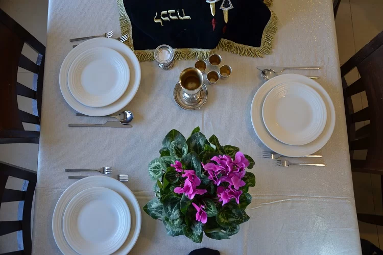 אכילה לפני הקידוש: מותר או אסור? האם מותר לאכול לפני קידוש?