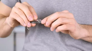 למה ציפורניים מזיקות לאישה בהריון?