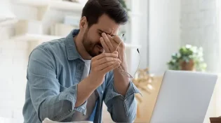 העין קופצת: סימן לסכנה בריאותית?
