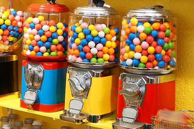 הסכנות במסטיק: הלעיסה גורמת לנזקים הסכנות במסטיק: הלעיסה גורמת לנזקים