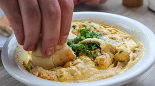 מפתיע: ניגוב חומוס יחזק את גופכם בתקופת הקורונה