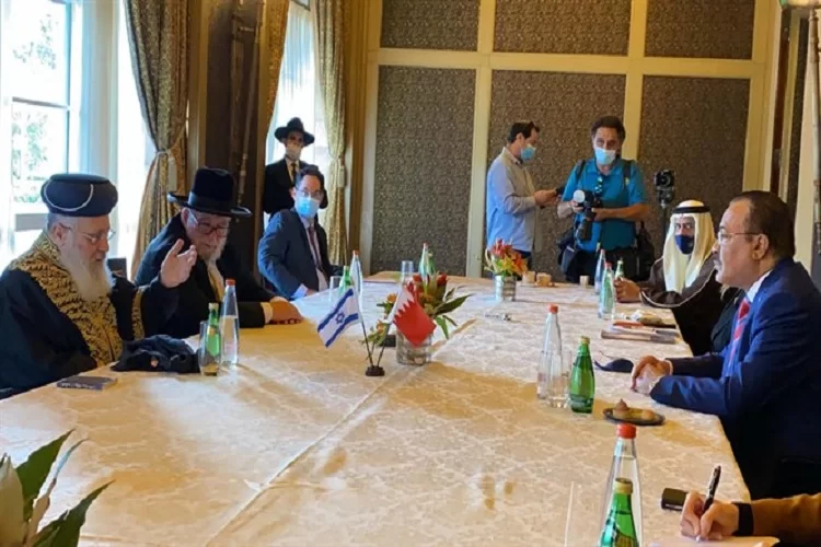 מפגש היסטורי: הראשון לציון הגר"י יוסף נפגש עם משלחת מבחריין