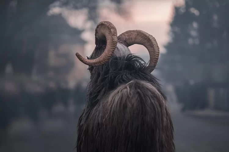 מקטב ישוד צהריים: מי הוא השד המאיים? מקטב ישוד צהריים: מי הוא השד המאיים?