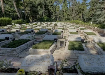 מצמרר: אביו של הטייס שנהרג ’חזה’ את האסון, בשיר שכתב לפני שנים