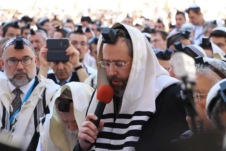 הרב הראשי לישראל הגר״ד לאו לגבאי בתי הכנסת: ״יש להנגיש את בתי הכנסת לכולם״