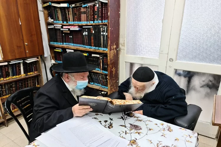 באדמין. הרב זילברשטיין נפגש עם הגר"ח קנייבסקי ובירך בשם ומלכות 'שהחיינו'